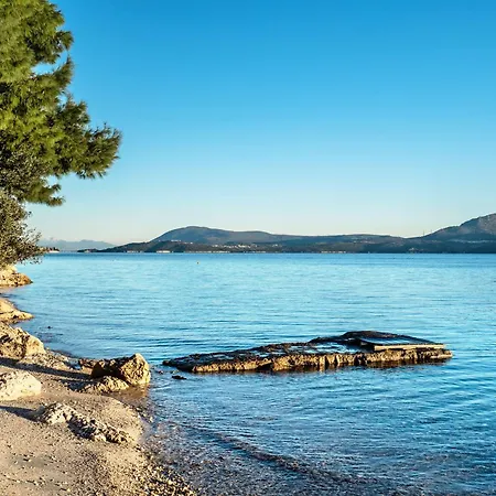 Old Boat Double 4 Lejlighed Nikiana